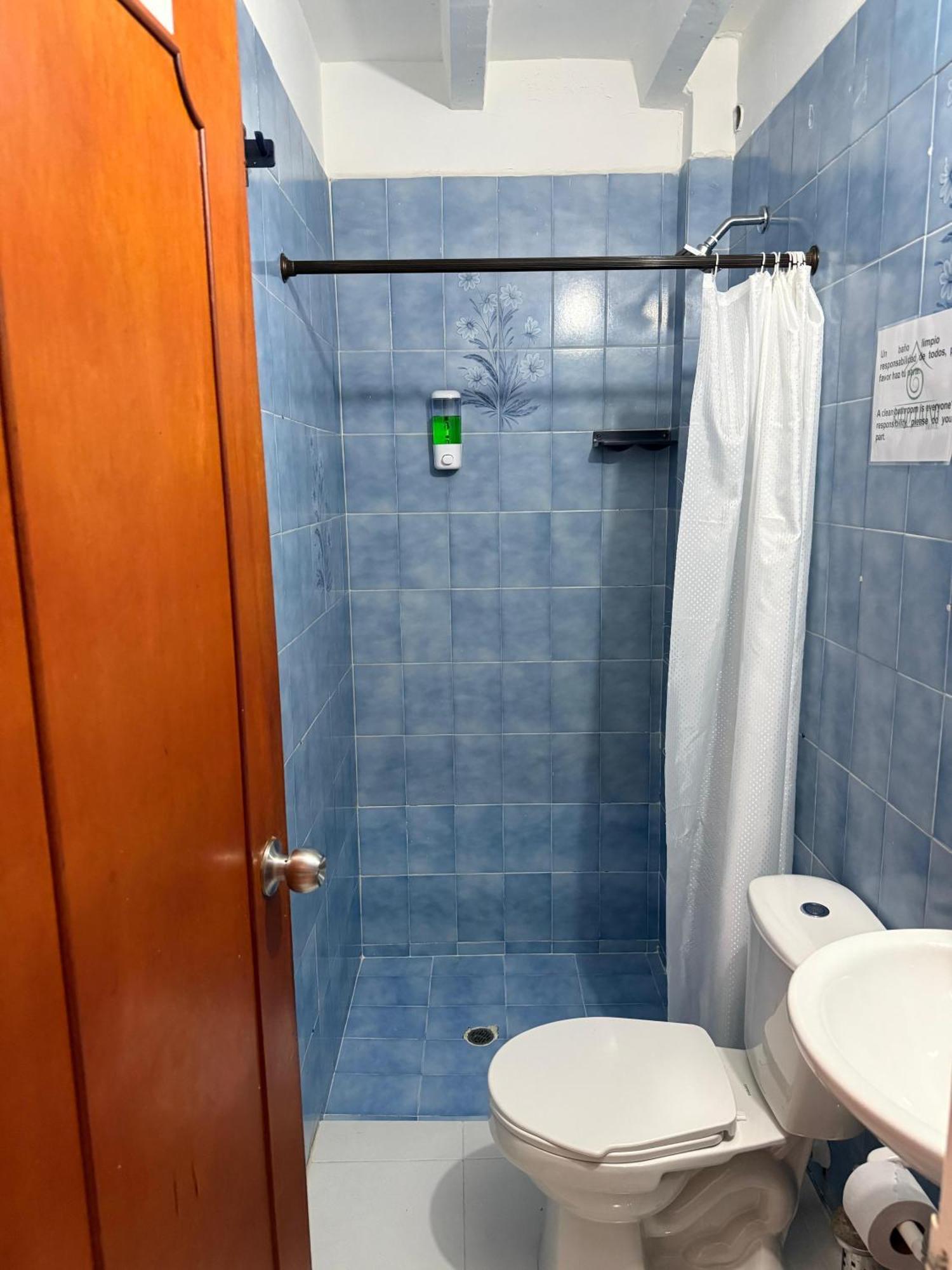 Road Living Home ميديلين المظهر الخارجي الصورة